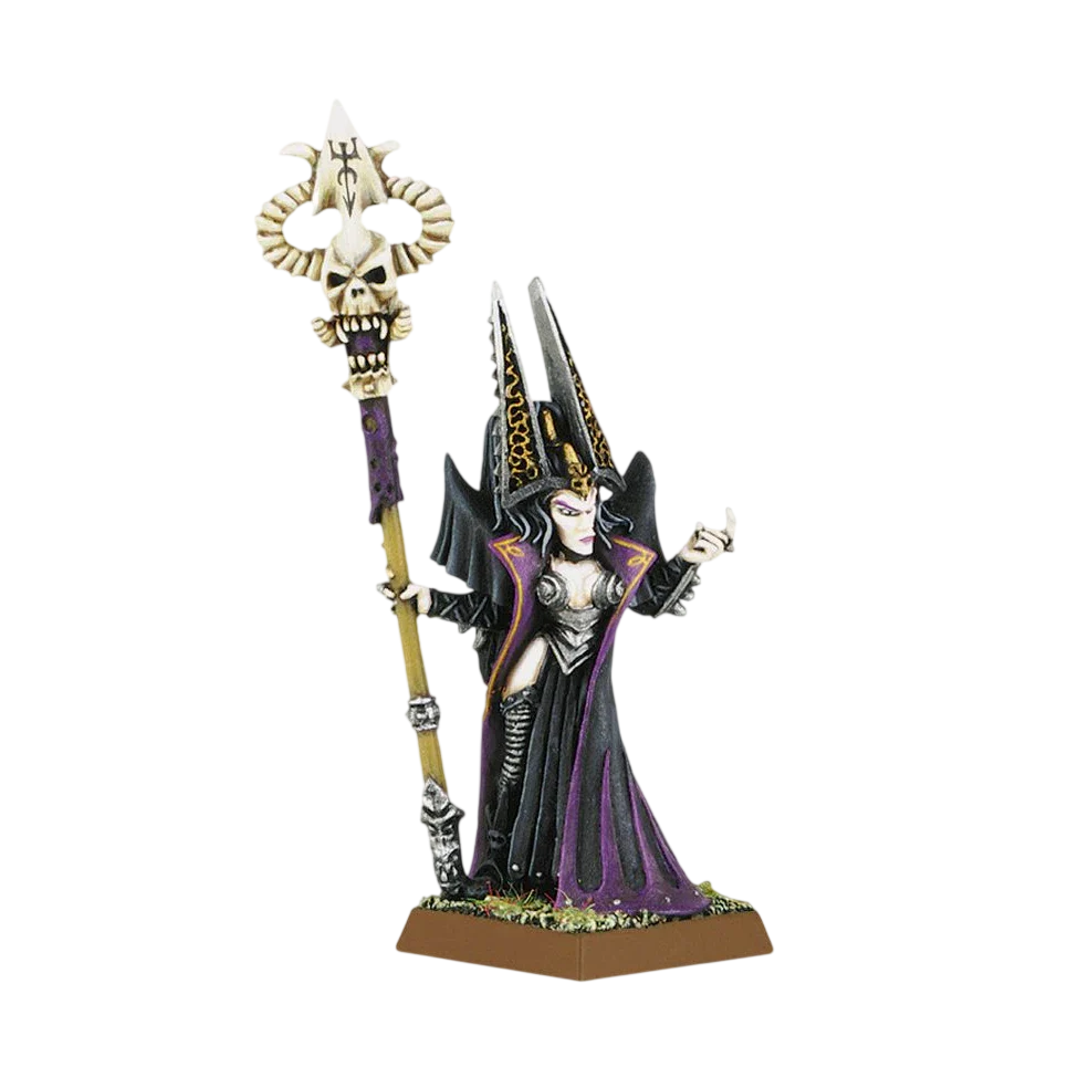 Dark Elf Sorceress with Skull Staff (Unpainted) (Assembled)